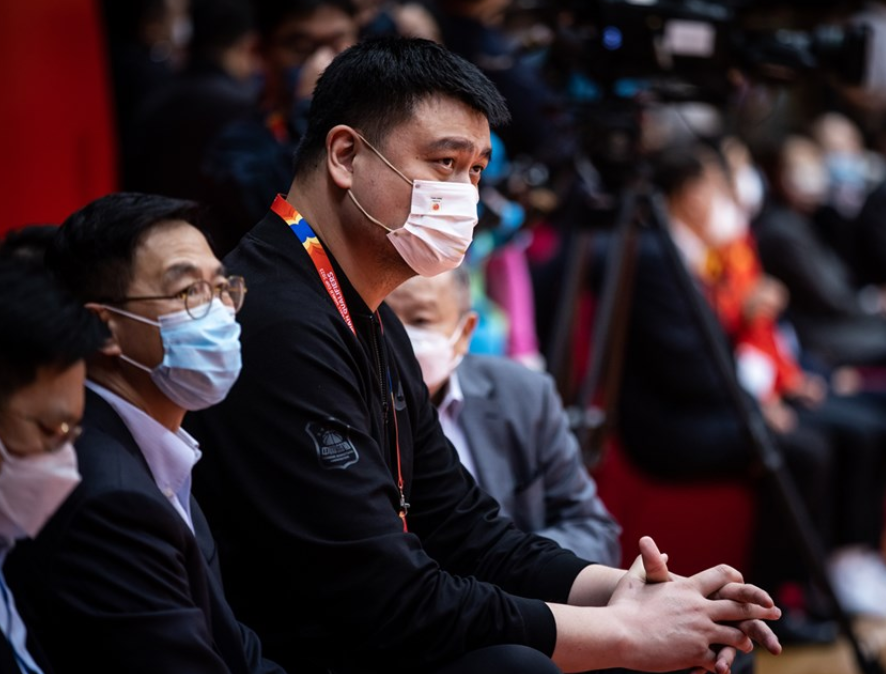 风云突变深圳男篮今夜官宣签约；欧联版图或变；更衣室稳定；年轻球员得到机会 