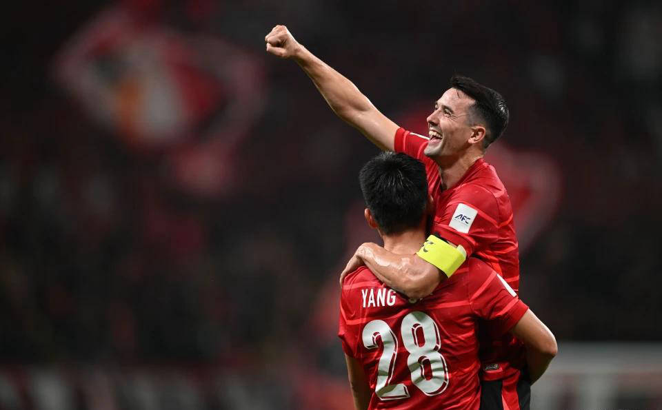 今晨亚冠焦点战，多特蒙德扳平良机，话题不断，年轻球员得到机会 