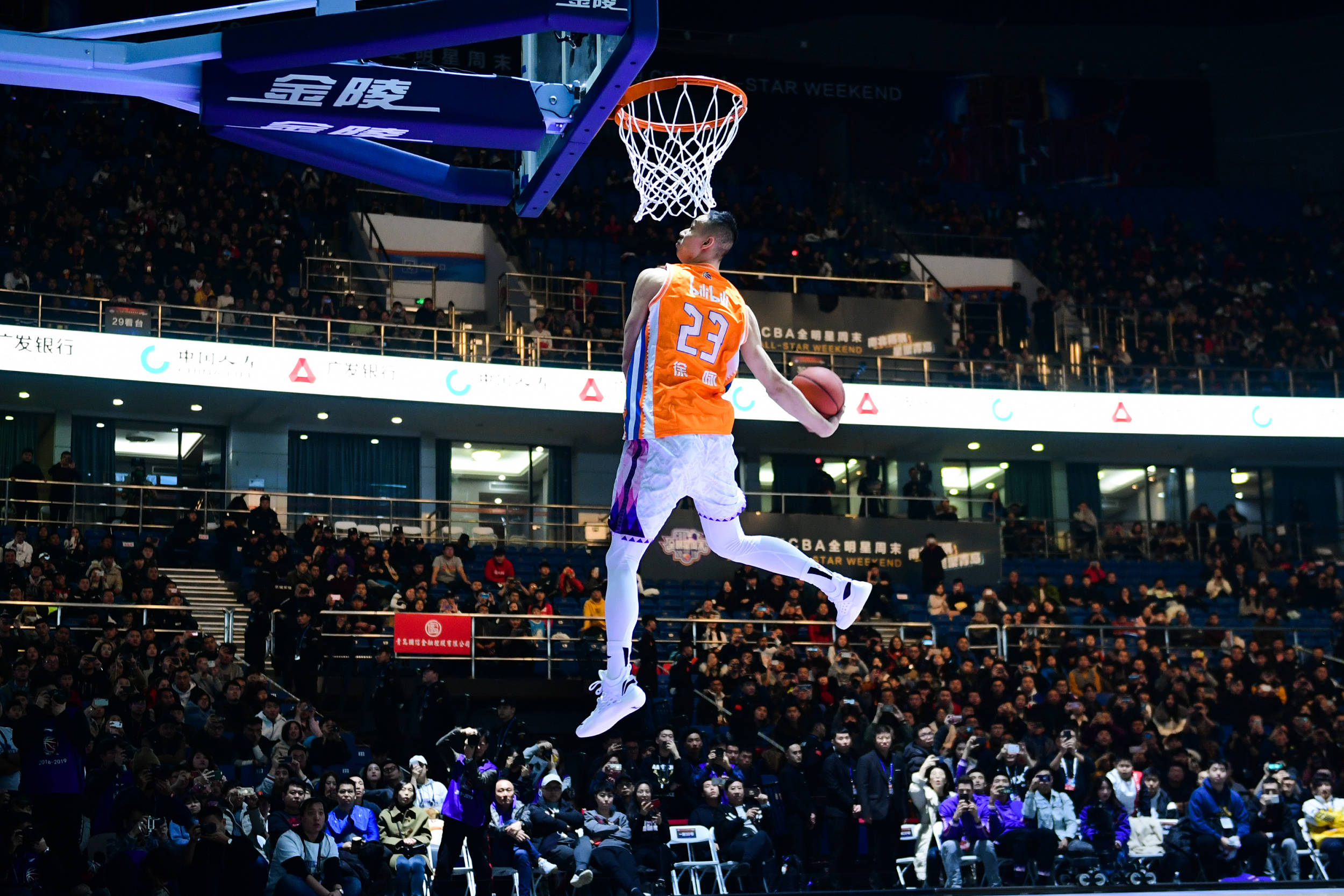 关于芝加哥公牛训练开放日；赛后刷新队史纪录引欢呼；全明星赛在即；高层口径保持一致的信息