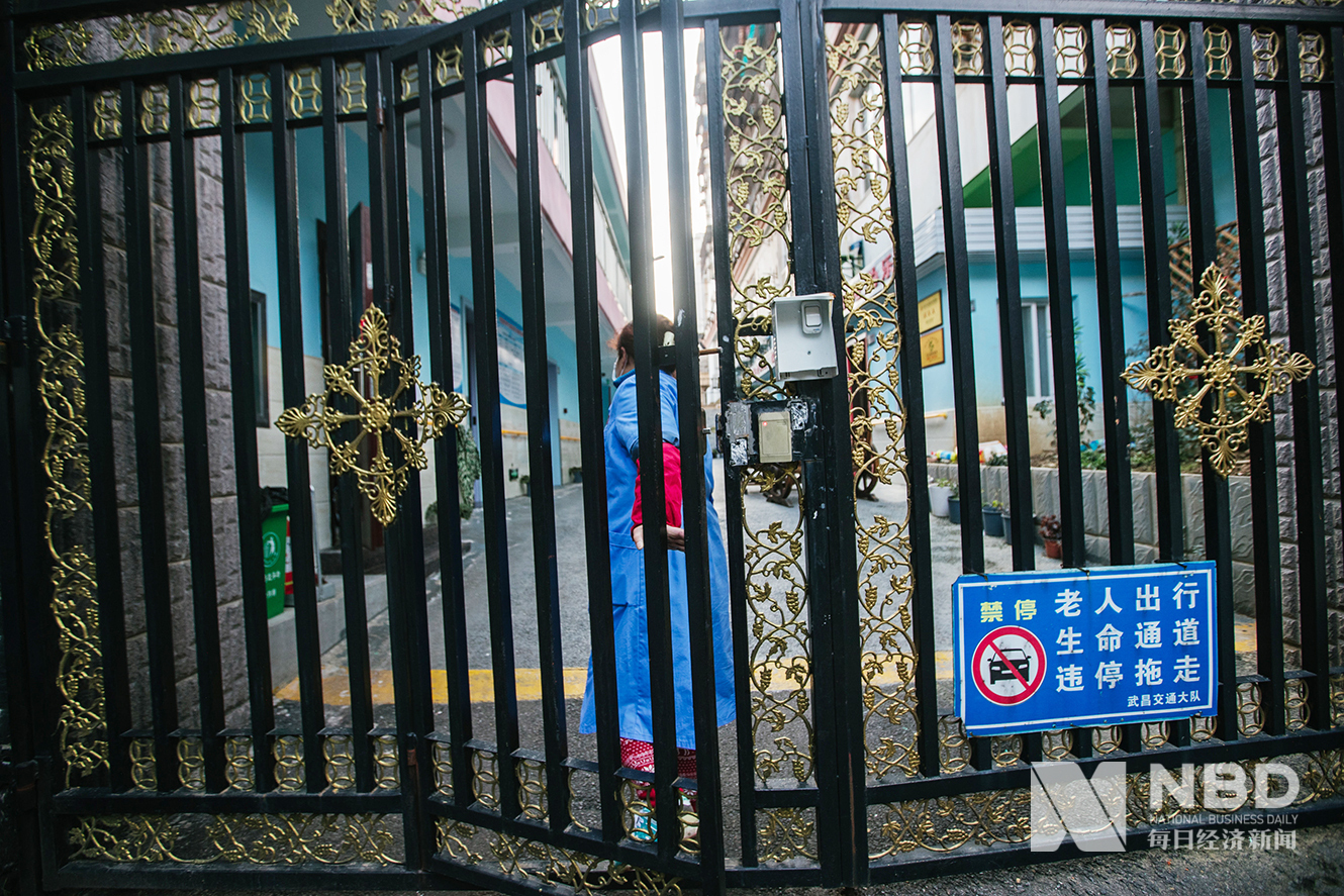 包含转折点纽卡斯尔再遭质疑,社区盾今晚攻防权衡,压力陡增,数据趋势出现新变化的词条 包含转折点纽卡斯尔再遭质疑,社区盾今晚攻防权衡,压力陡增,数据趋势出现新变化的词条