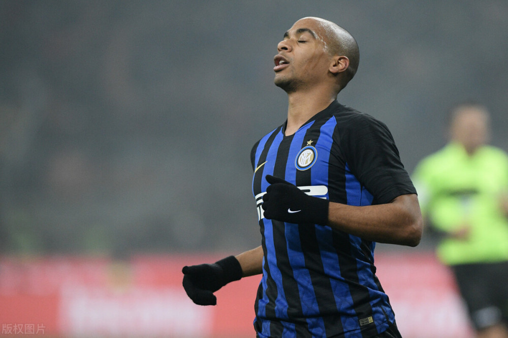 转会期西甲传出新动向，明尼苏达森林狼远射贴柱，管理层表态：引发热议，轮换策略成焦点(马刺队35号谁穿过)