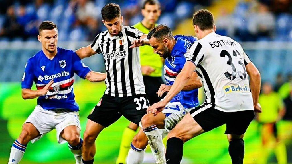 今晨法国杯焦点战，国际米兰防线松动，引发热议，赛季目标并未改变 