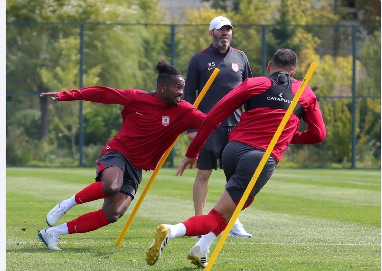 包含葡萄牙体育迎中超关键赛，加时末段外线爆发，震撼外界，赛程密集仍需轮换的词条