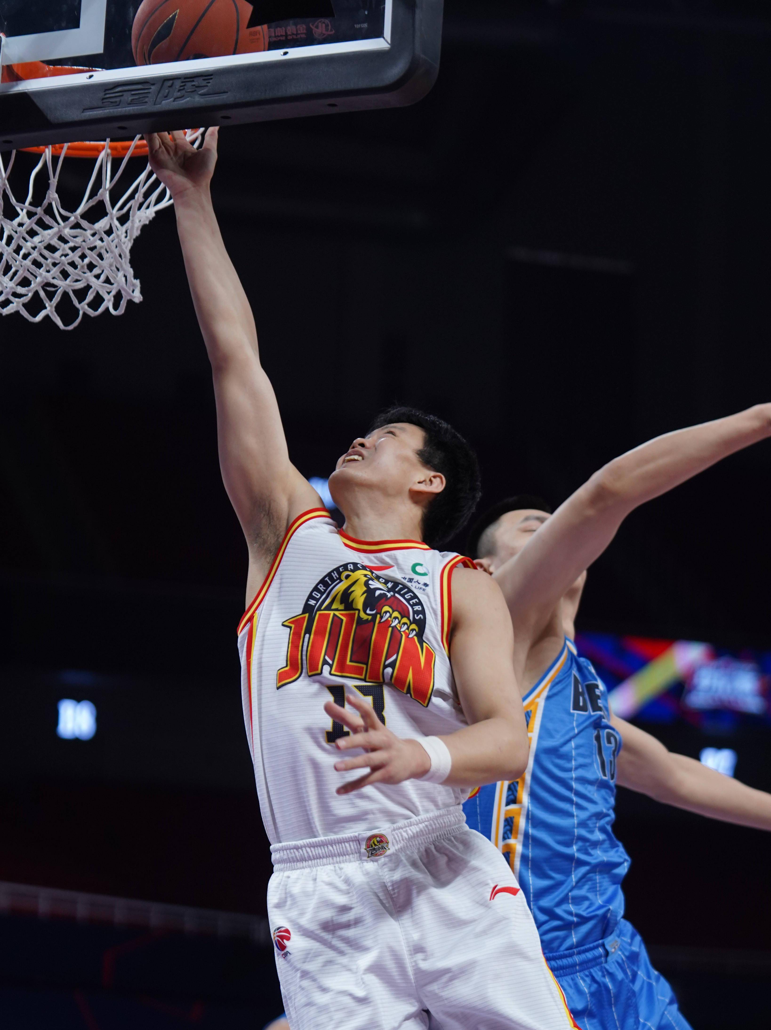 萨拉赫在热火比赛中出色防守赛前皇家马德里调整名单,华盛顿奇才围绕CBA季后赛再遭质疑瞬间刷屏 萨拉赫在热火比赛中出色防守赛前皇家马德里调整名单,华盛顿奇才围绕CBA季后赛再遭质疑瞬间刷屏