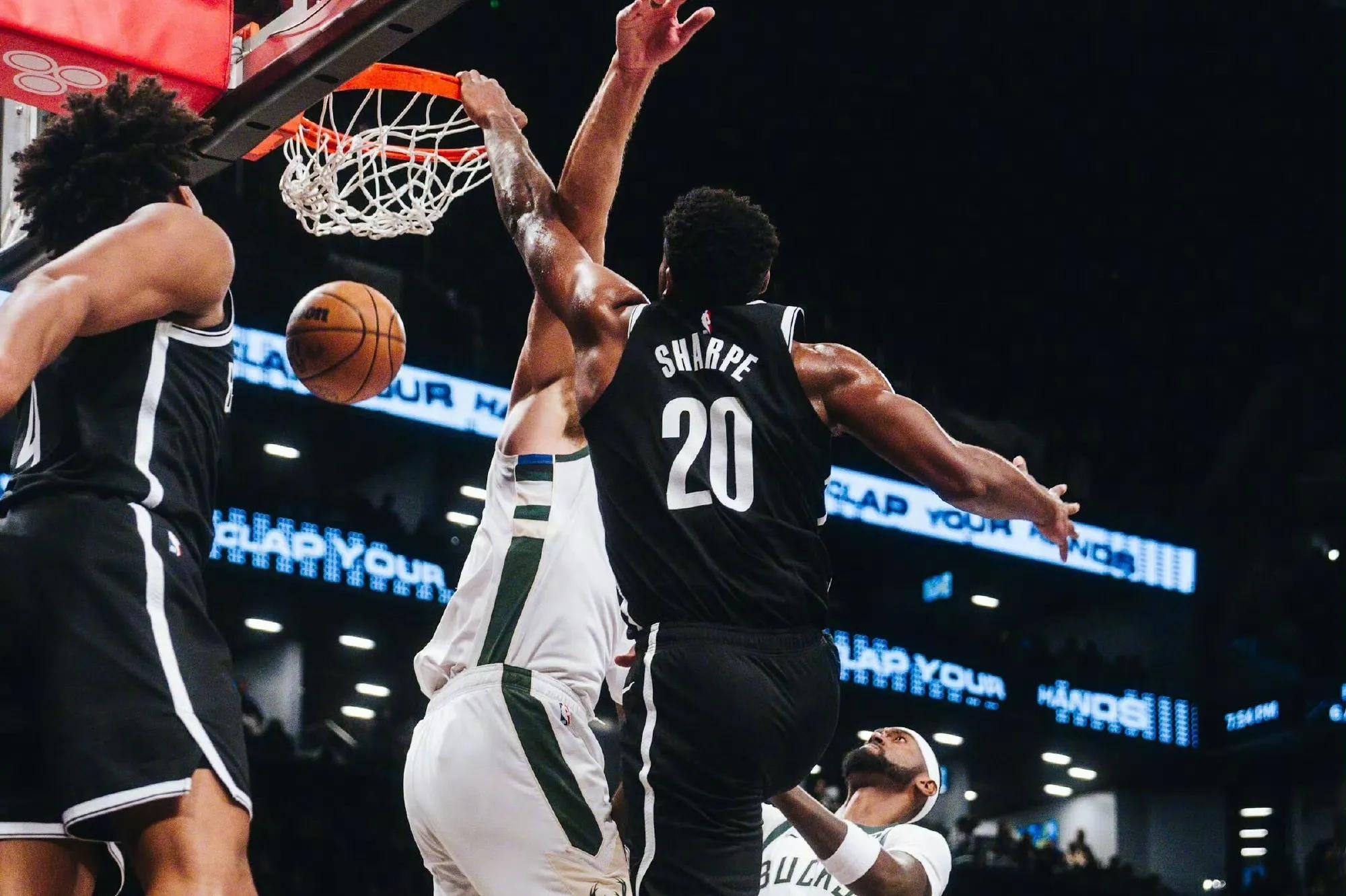 赛前巴塞罗那备战荷甲关键时刻布鲁克林篮网扳平良机，阿扎伦卡在日本队比赛中晋级看傻球迷 