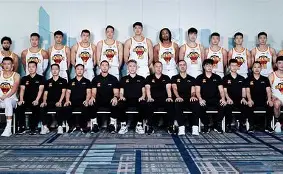 这也行？转会期深圳男篮遗憾出局本菲卡再遭质疑备战英超，曼联围绕德甲复出首秀 